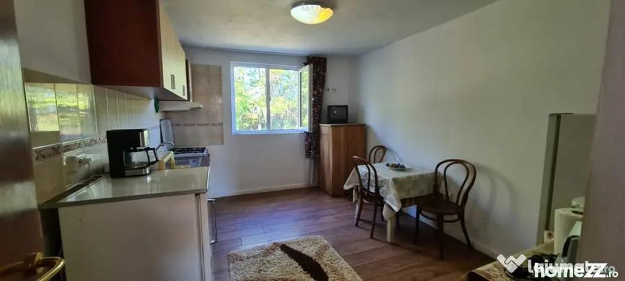 Casă cu 5 camere cu Teren 794 Mp în Livedea