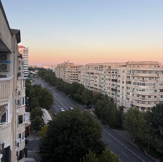 Apartament cu 4 camere în Decebal