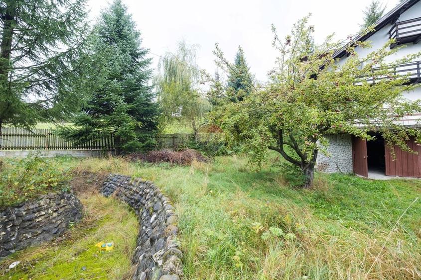 Casă individuală cu 7 camere cu Teren 1259 Mp în Bran