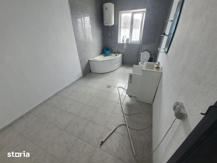 Casă cu 7 camere cu Teren 650 Mp în Limanu