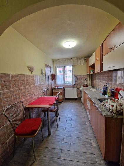 Apartament cu 3 camere semidecomandat, mobilat în Șagului