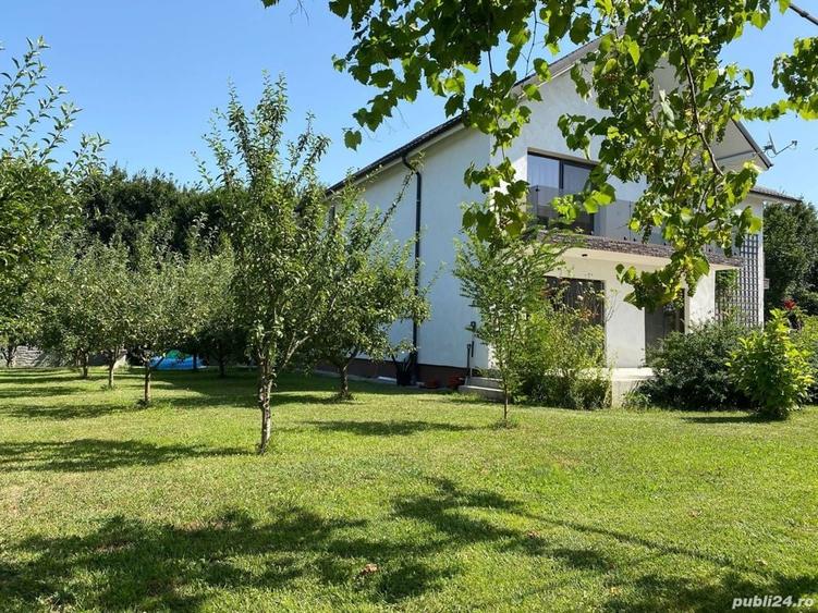 Casă cu 10 camere cu Teren 1140 Mp în Bascov