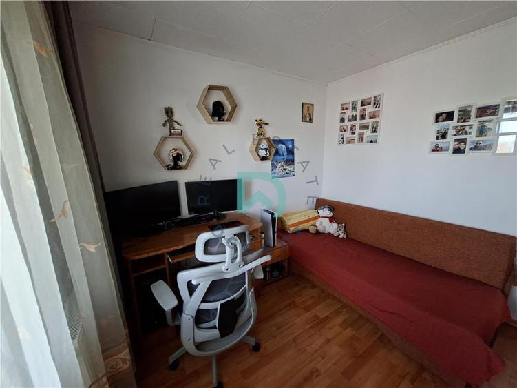 Apartament cu 3 camere decomandat în Astra