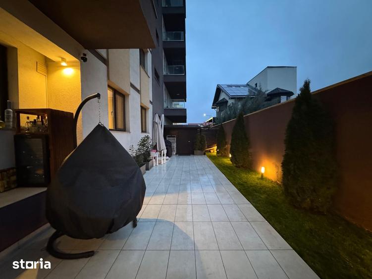 Apartament cu 3 camere semidecomandat în Sisești