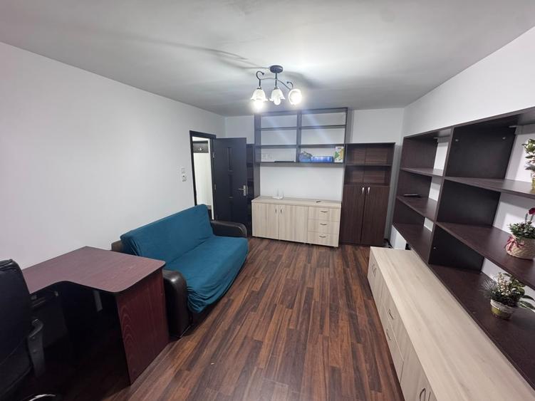 Apartament cu 2 camere semidecomandat în Dacia