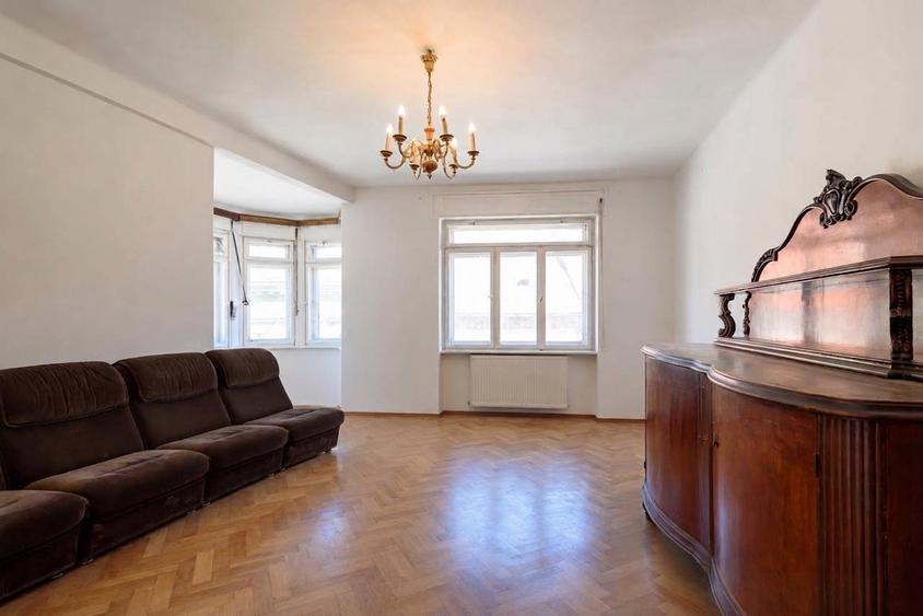 Apartament cu 3 camere în Brașovul Vechi