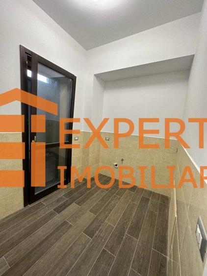 Casă individuală cu 7 camere cu Teren 400 Mp în Faleza Nord