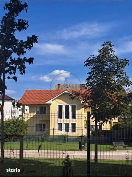 Casă cu 9 camere cu Teren 450 Mp în Ștefan cel Mare