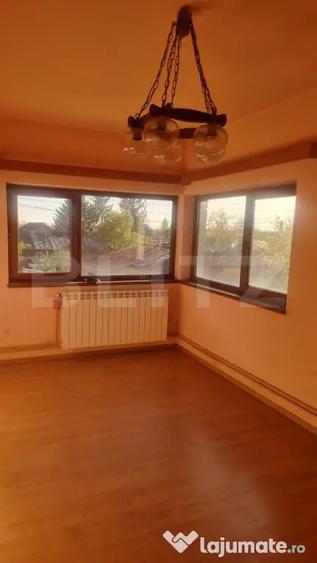 Casă cu 7 camere cu Teren 775 Mp în Cocorăștii Grind