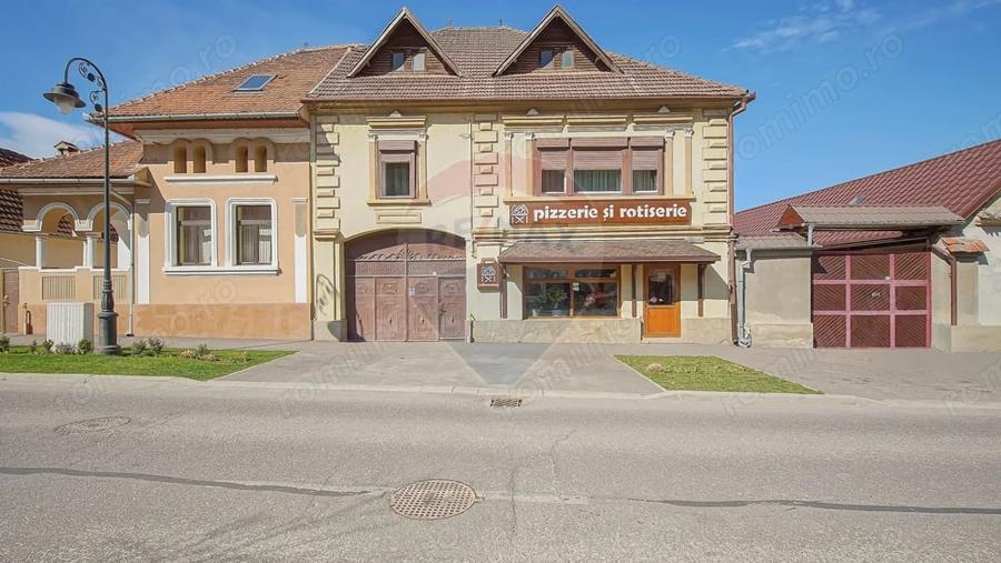 Casă cu 7 camere cu Teren 450 Mp în Central