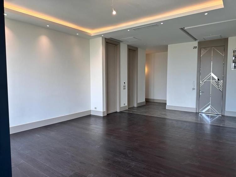 Penthouse cu 4 camere decomandat în Barbu Văcărescu