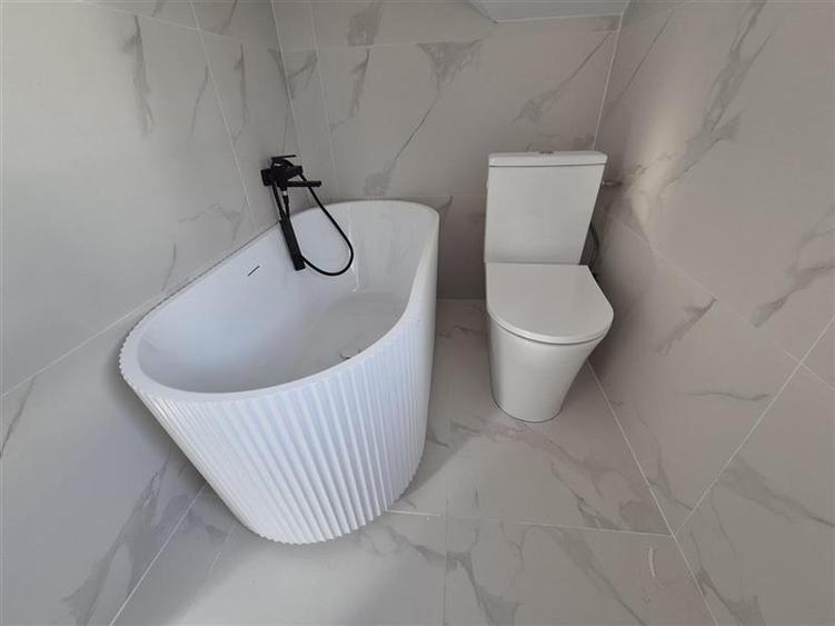 Duplex cu 4 camere cu Canalizare în Periferie