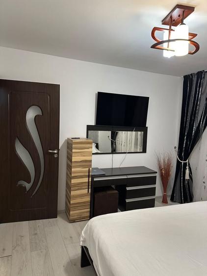 Apartament cu 3 camere în 1 Mai
