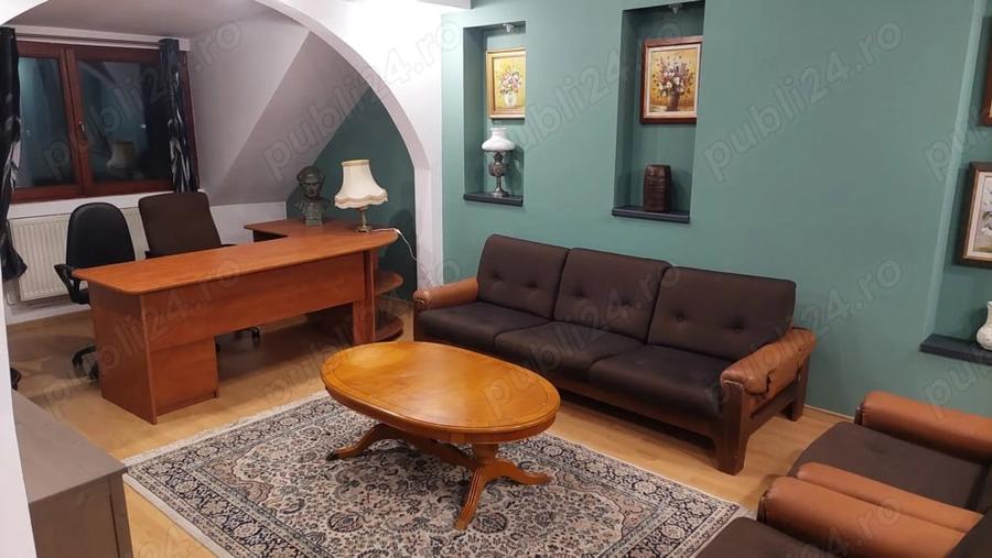 Apartament cu 3 camere semidecomandat în Central