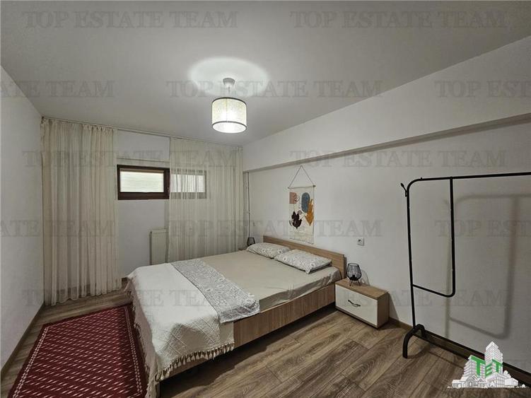 Apartament cu 4 camere decomandat, mobilat în Trocadero