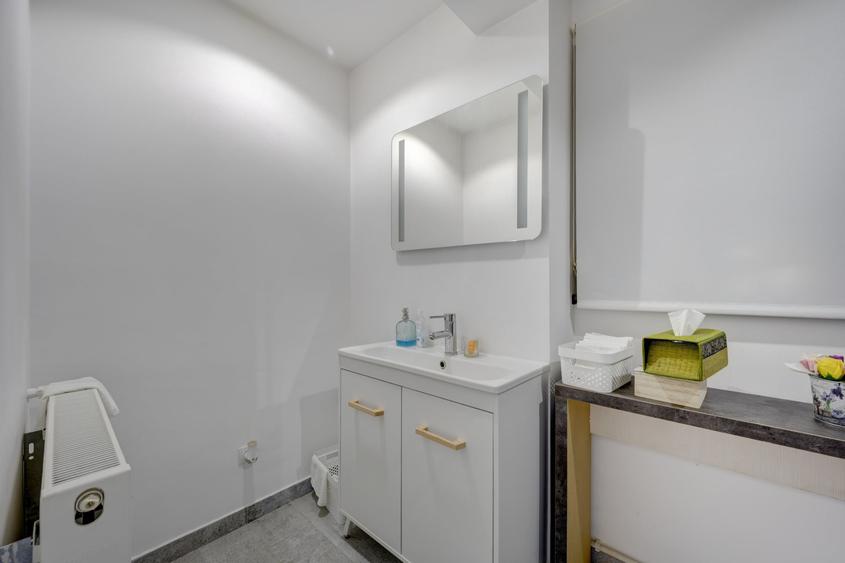 Apartament cu 2 camere decomandat în P-ța Universității
