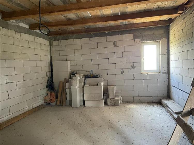 Casă individuală cu 4 camere cu Teren 1600 Mp în Malcoci