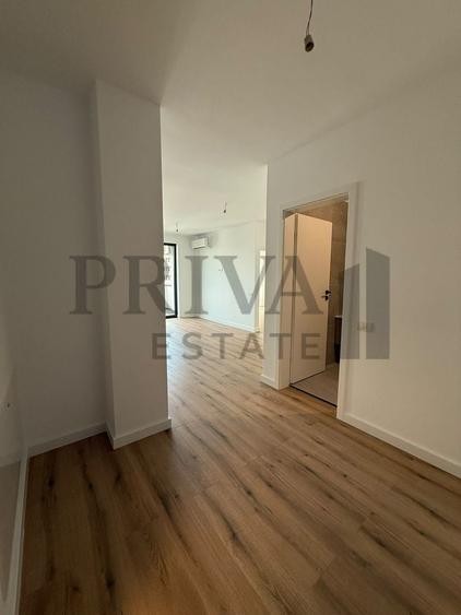 Apartament cu 3 camere semidecomandat în Torontalului