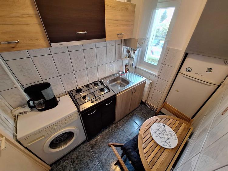Apartament cu 3 camere semidecomandat în Central