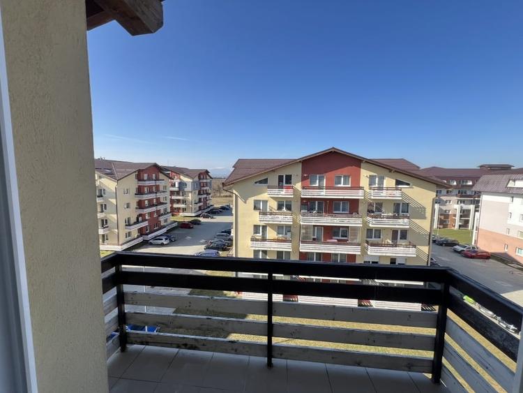 Apartament cu 2 camere semidecomandat, mobilat în Sânpetru