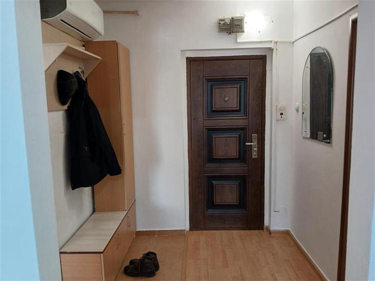 Apartament cu 2 camere decomandat, mobilat în Podu Roș