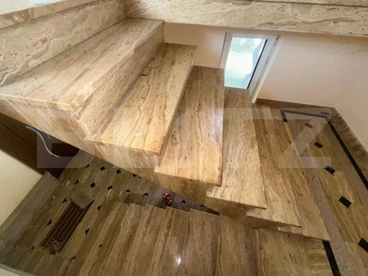 Casă individuală cu 12 camere cu Canalizare în Rapoltu Mare