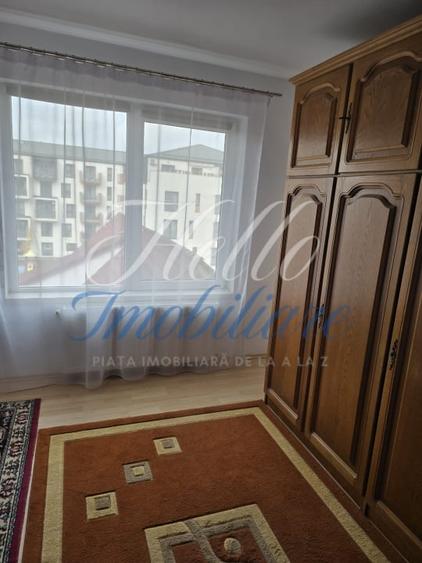 Apartament cu 3 camere semidecomandat în Florești