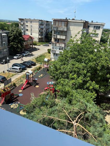 Apartament cu 3 camere semidecomandat în Valea Călugărească
