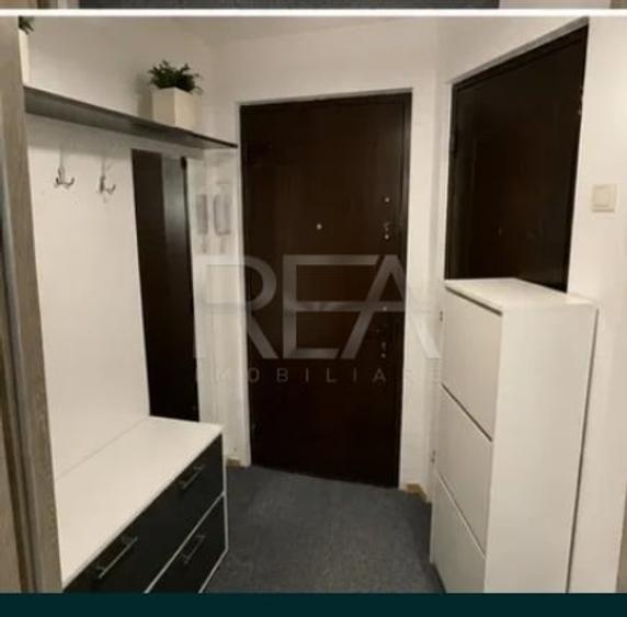 Apartament cu 4 camere decomandat, mobilat în Berceni