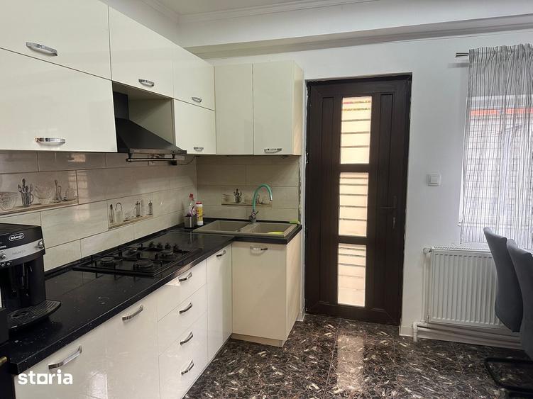 Casă cu 5 camere cu Teren 231 Mp în Tuzla