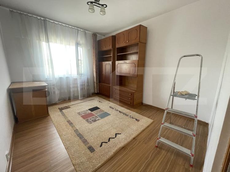 Apartament cu 3 camere decomandat, mobilat în Sud
