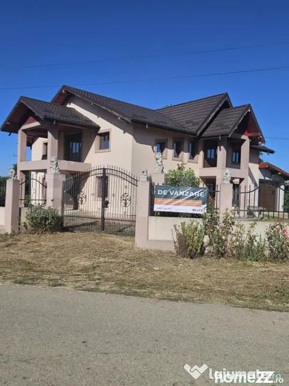 Casă cu 7 camere cu Teren 523 Mp în Central