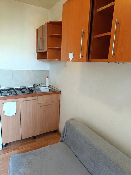 Garsonieră decomandată în Girocului
