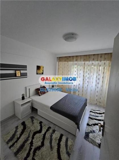Apartament cu 3 camere decomandat în P-ța Romană