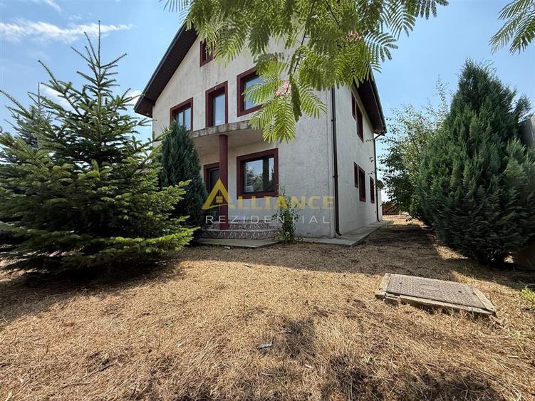 Casă individuală cu 6 camere cu Teren 555 Mp în Berceni