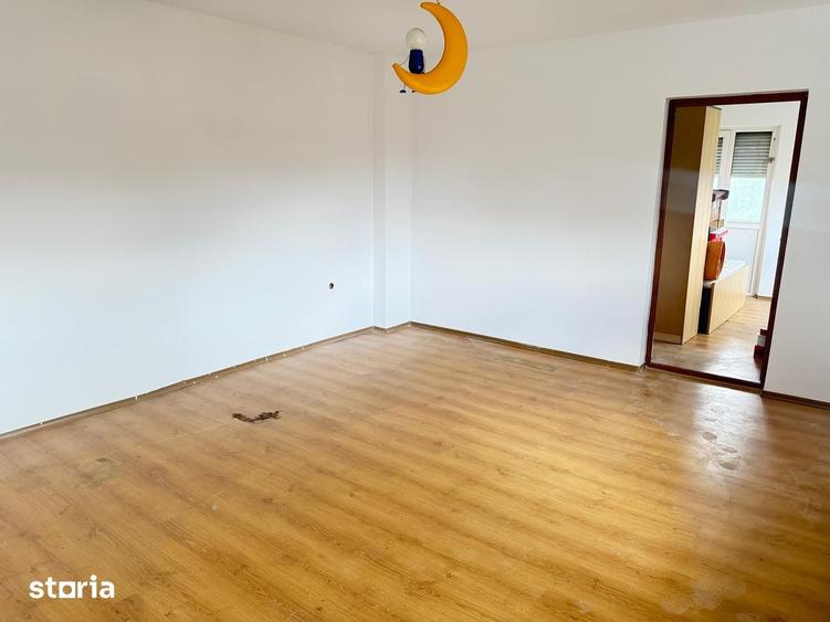 Casă cu 6 camere cu Teren 3500 Mp în Ulmi