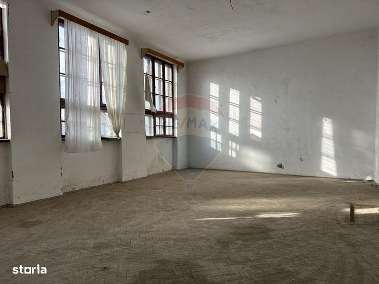 Spațiu comercial, de 2,500 mp, în Ultracentral