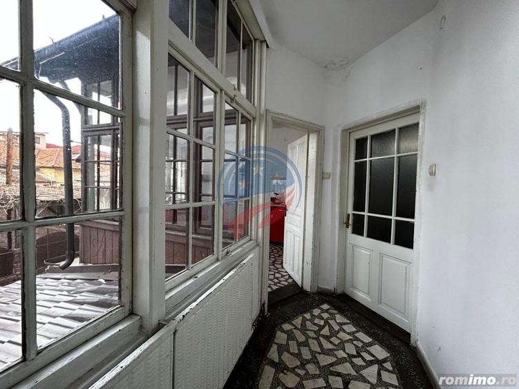 Casă cu 8 camere cu Teren 117 Mp în Ultracentral