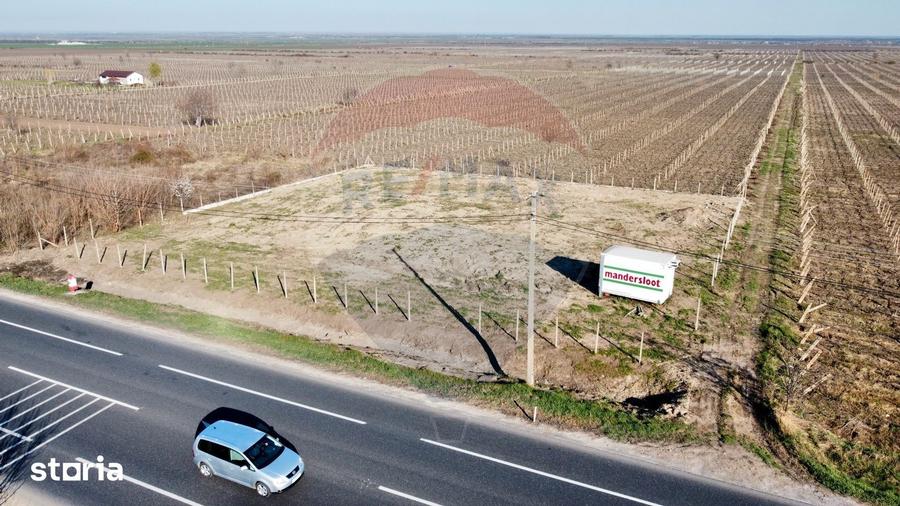 Spațiu comercial, de 2,500 mp, în Central