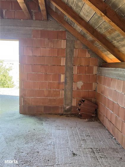 Casa parter si etaj la rosu ,Recas - 12