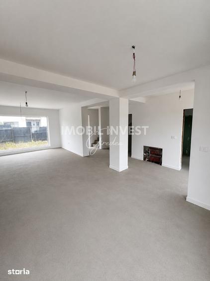 Casă cu 4 camere cu Teren 180 Mp în Cetate