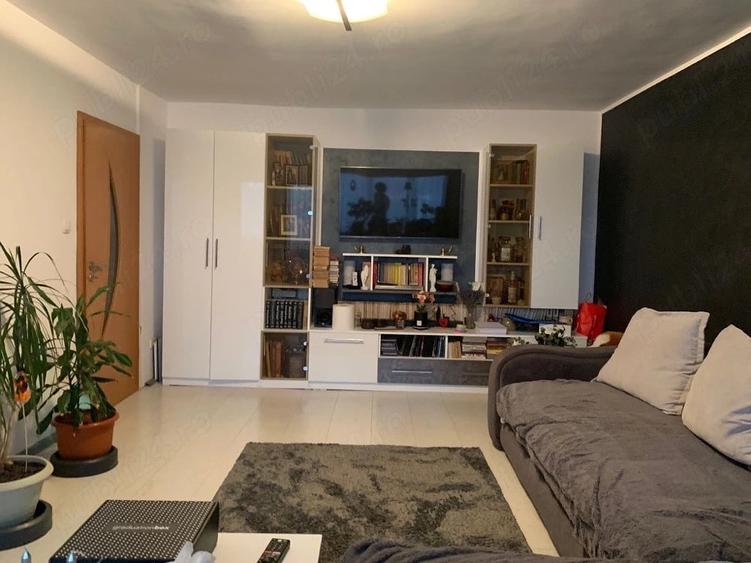 Apartament cu 4 camere decomandat, mobilat în Steaua