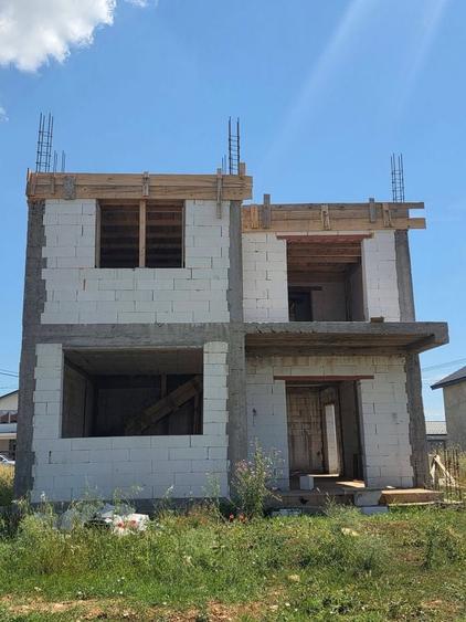 Casă cu 4 camere în Central