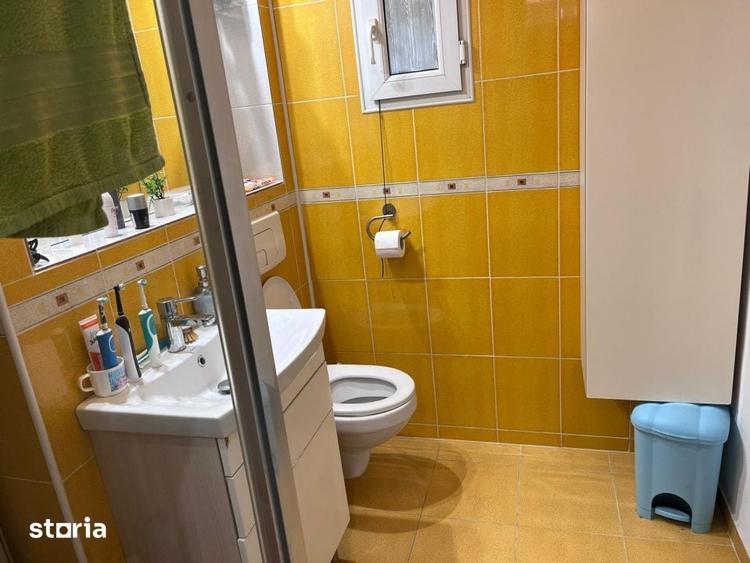 Apartament cu 3 camere decomandat în Craiovița Nouă