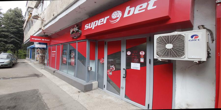 Spațiu comercial, de 88.300003051758 mp, în Militari