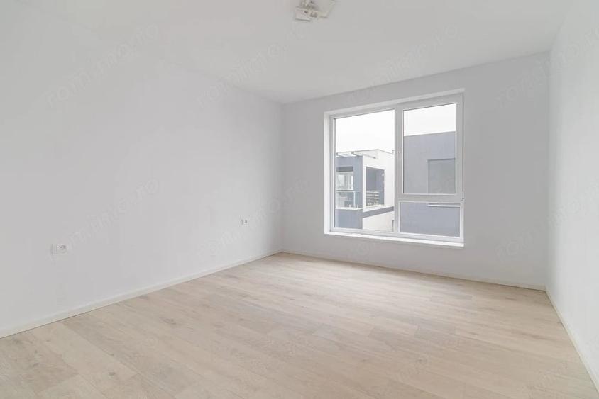 Apartament cu 5 camere semidecomandat în 1 Decembrie