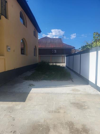 Casă cu 4 camere cu Teren 300 Mp în Năvodari