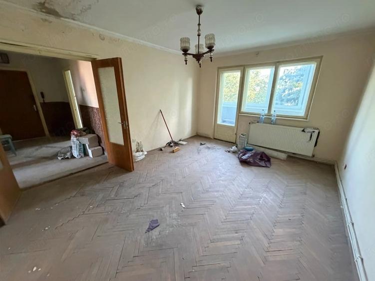 Apartament cu 3 camere decomandat în Central