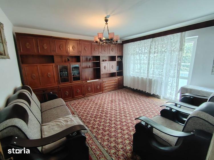 Apartament cu 3 camere în Micro 4
