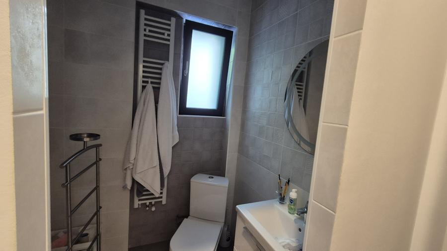 Casă individuală cu 7 camere cu Canalizare în Drumul Sării